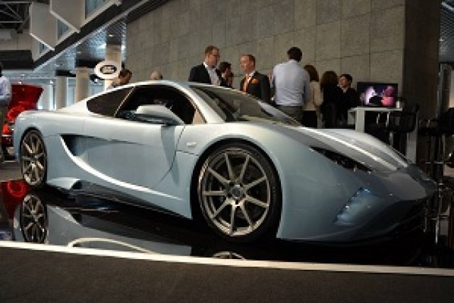 Холандци показаха карбонова суперкола