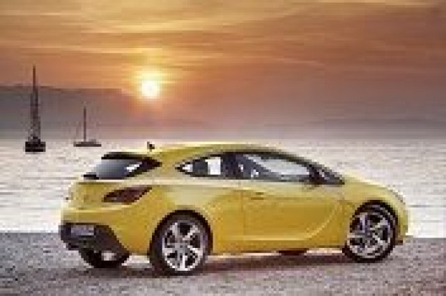 Това е изцяло новият Opel Astra GTC 