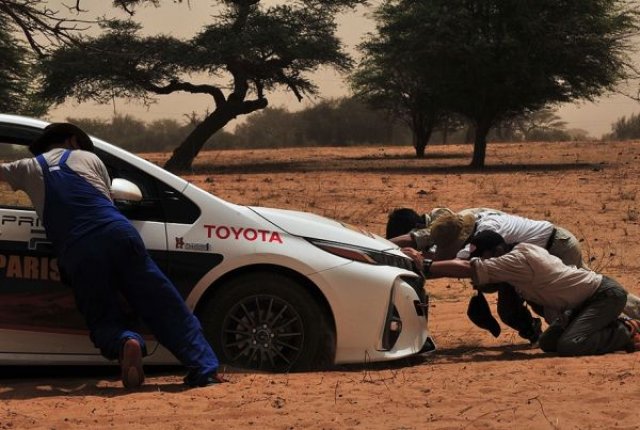 Toyota Prius преодоля класиката „Париж – Дакар”