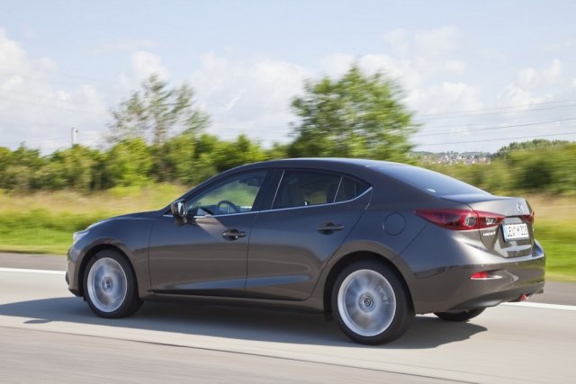 Mazda3 Sedan лъсна в интернет