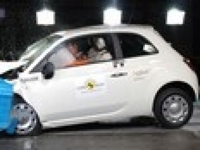 Краш тестове на Fiat 500, Renault Twingo, Kia Cee’d и Peugeot 308
