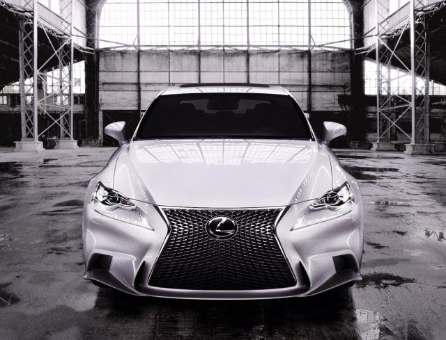 Lexus няма да падне под 30 000 долара