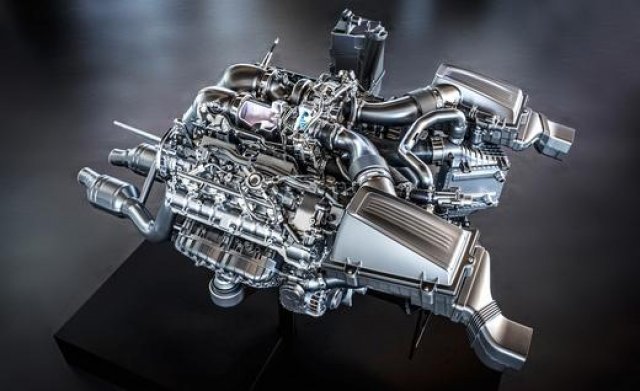 Mercedes-Benz слага новия 4.0 V8 би-турбо на всички модели AMG
