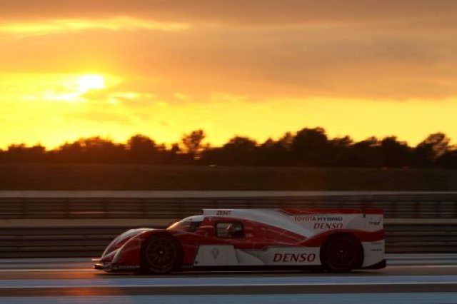 Хибридът на Toyota катастрофира