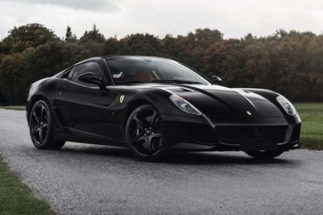 Продават на търг уникално Ferrari