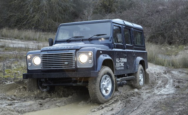Land Rover е готов и с Defender на ток