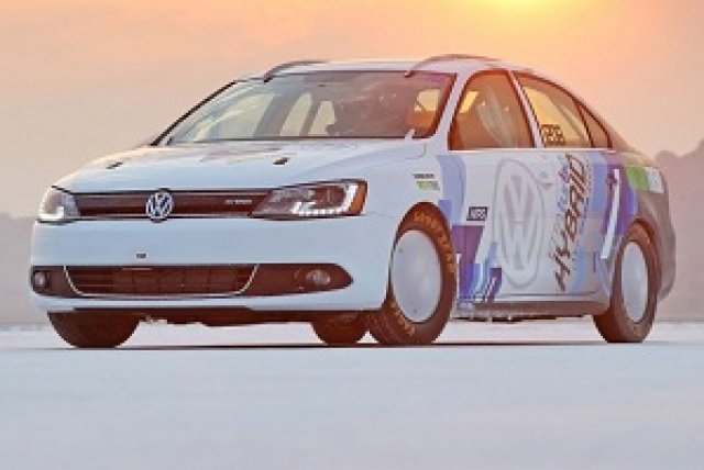 Volkswagen Jetta постави рекорд за хибрид