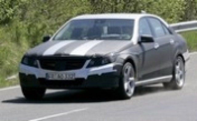 Mercedes изпитва новата Е Класа
