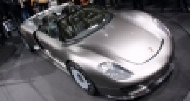 900 души искат хибридно Porsche