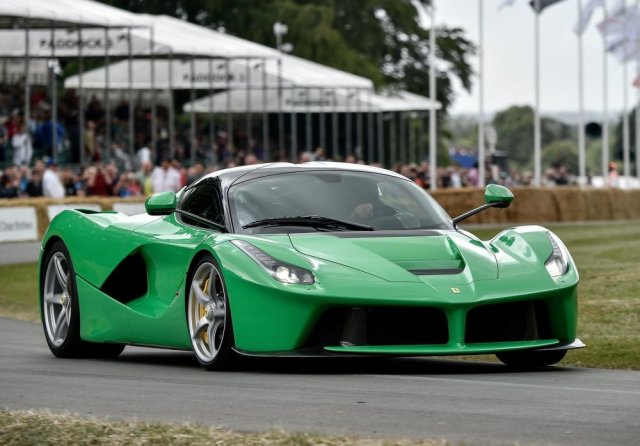 LaFerrari докарва милиони на предприемчиви търговци