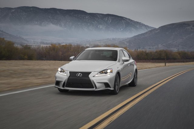 Lexus слага турбо двигател и на седана IS