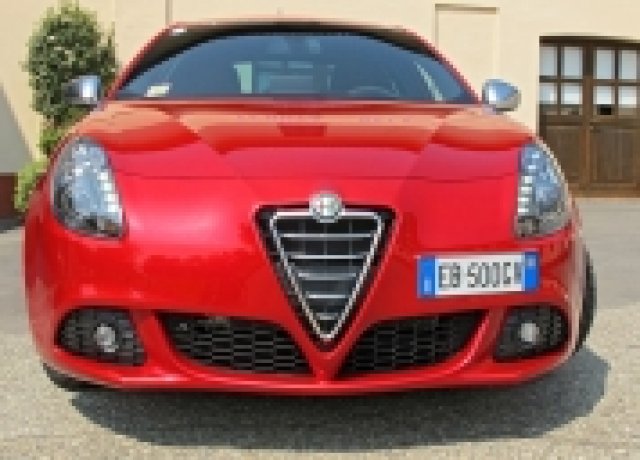 Зад волана на Alfa Romeo Giulietta Quadrifoglio Verde