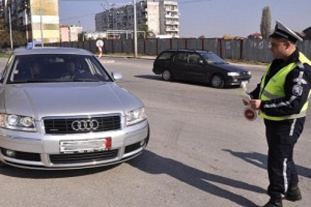 Шофьорска книжка да се взима само след завършен 10-и клас