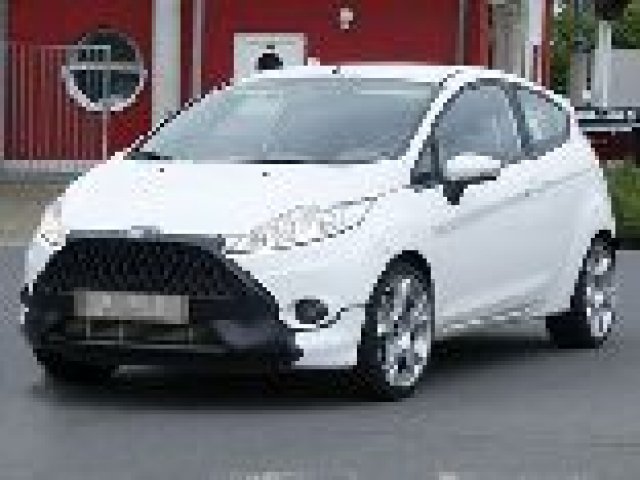 Шпионски снимки от „горещия” Ford Fiesta ST