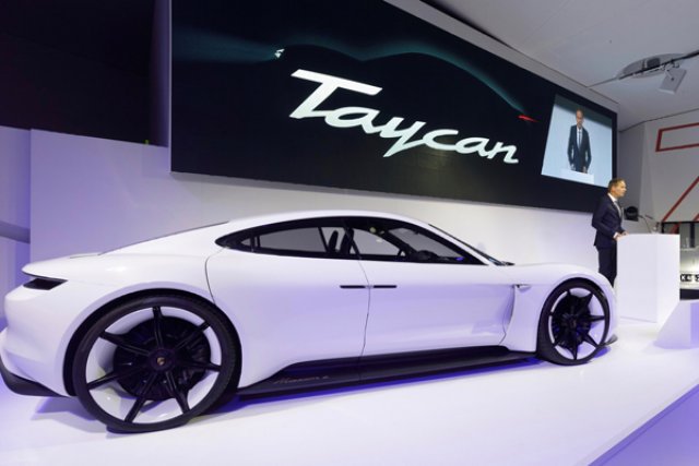 Електромобилът на Porsche ще се казва Taycan