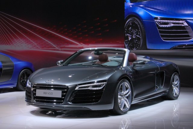 Новото Audi R8 блесна в Москва