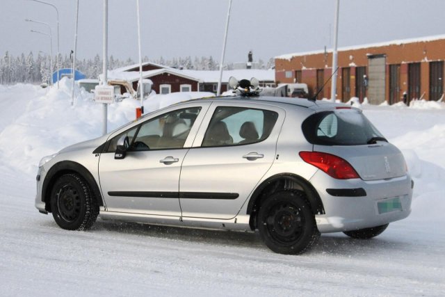Заловиха Peugeot 301 по време на тест