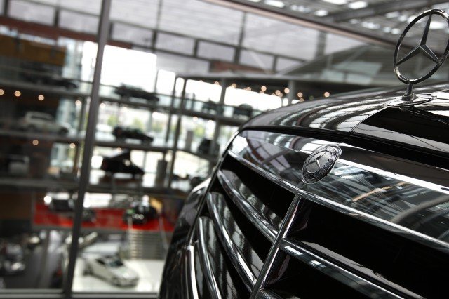 Гръцките власти разследват Mercedes и BMW