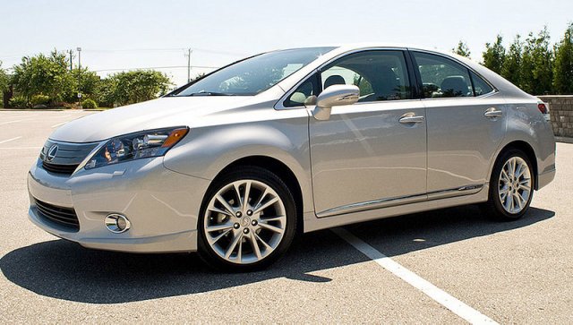 Lexus се отказа от хибрида HS 250h