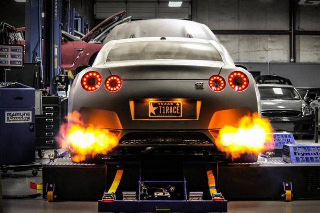 2438 к.с. под капака на шосеен GT-R