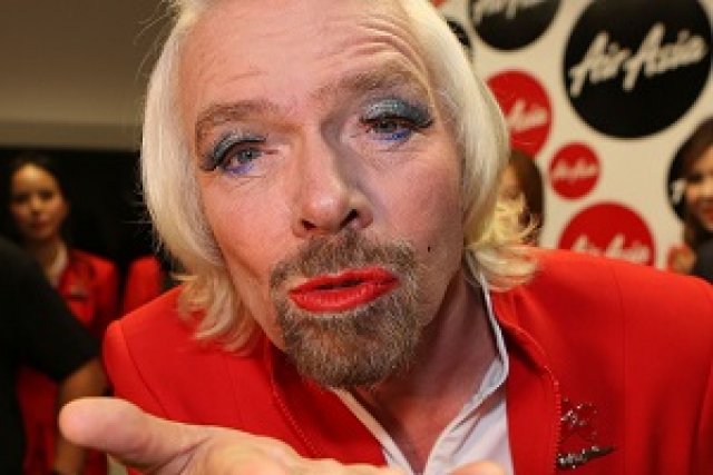 Ричард Брансън стана стюардеса