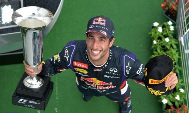 Рикиардо отново се справи с пилотите на Mercedes