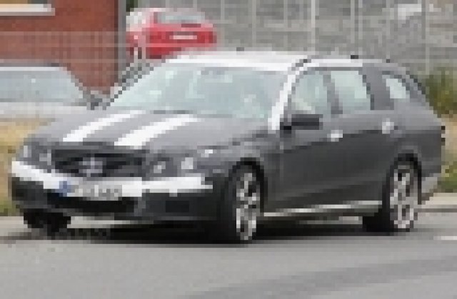 Шпионски снимки и на комби версията на Mercedes E63 AMG