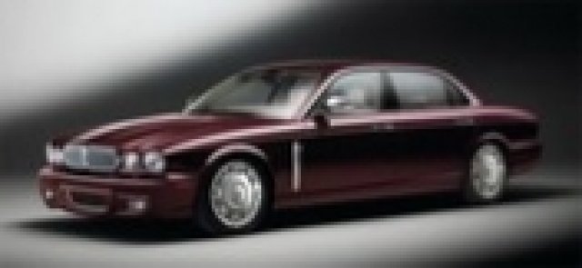 След модернизирания Jaguar XJ сега показват и обновения Super Eight