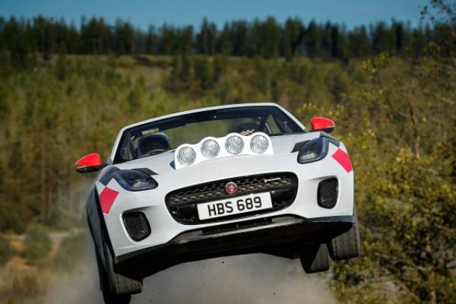 Кабриолетът F-Type стана рали автомобил (ВИДЕО)