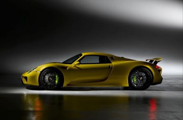 Наследникът на Porsche 918 Spyder се отлага