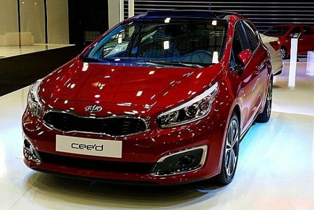 Първа снимка на обновената Kia c’eed