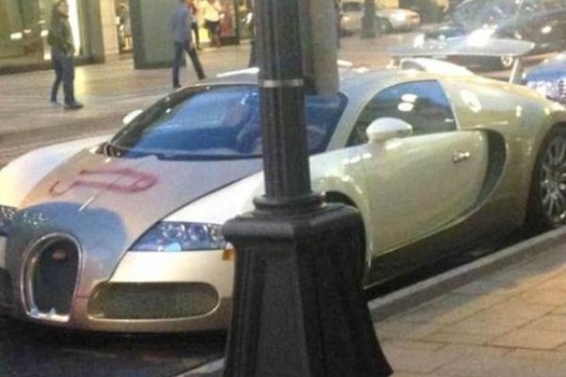 Bugatti осъмна с пенис на капака