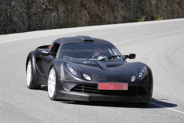 Моделът на Alpine се оказа хибрид