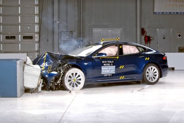Tesla краш тест