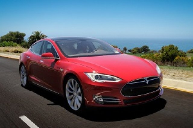 Безпилотната кола на Tesla ще се появи до три години