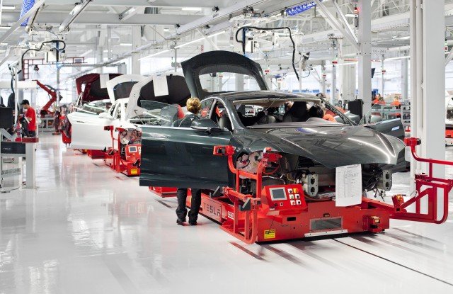 Tesla съкращава 7% от работниците си