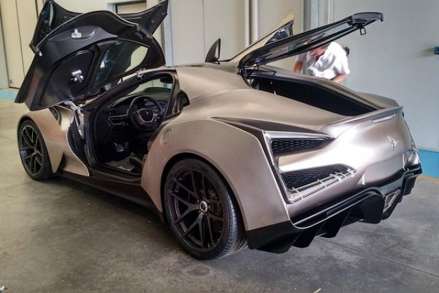 Китайци показват нова суперкола от титан