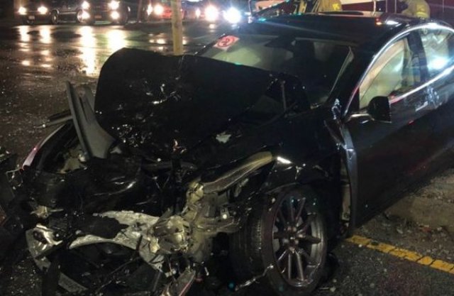 Tesla обеща подобряване на безопасността на колите си