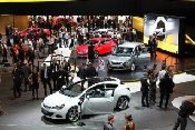 Щандът на Opel във Франкфурт (Видео)