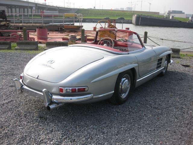 Продават 300 SL Roadster за над 1 млн. евро