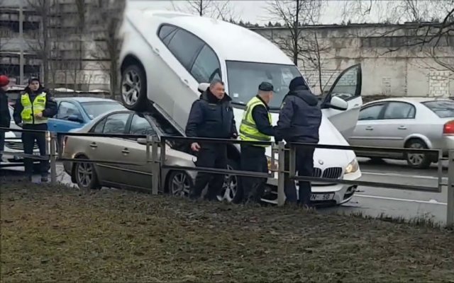 BMW X6 го може и това (ВИДЕО)