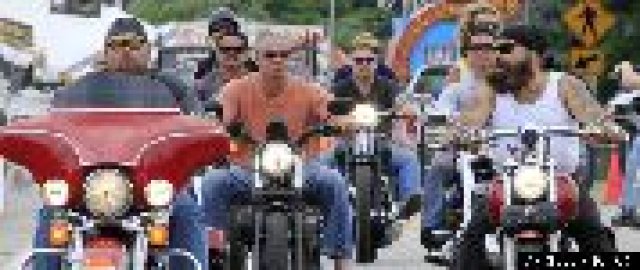 Моторист без каска загина на протест срещу каските