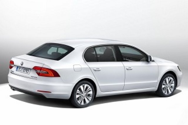 Това е обновената Skoda Superb