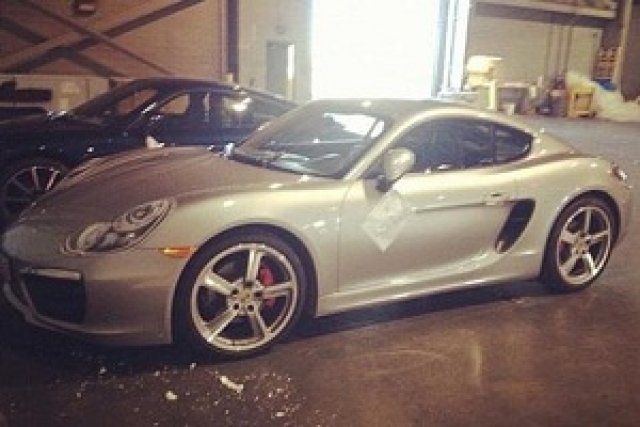 Новото Porsche Cayman бе заловено на летището в Атланта