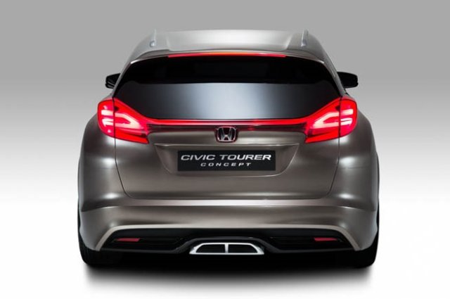 Honda показа Civic Tourer