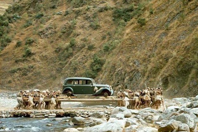 Първата кола в Непал