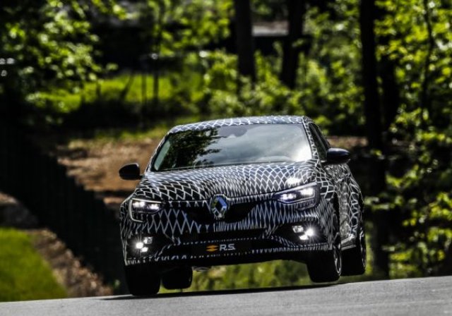 Новият Megane R.S. получава завиващи задни колела
