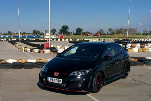 Нажежено желязо: тестваме Honda Civic Type R (ВИДЕО)