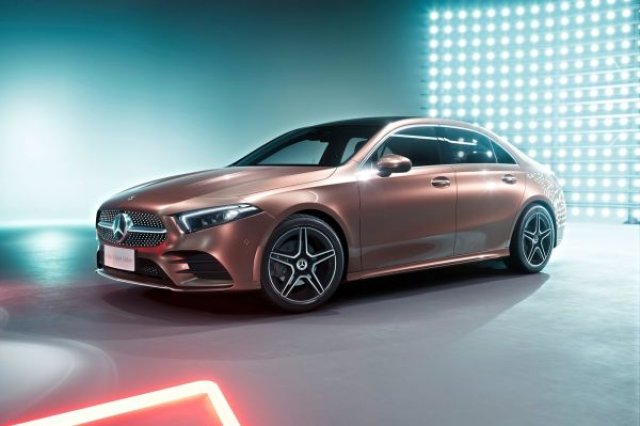 Mercedes-Benz представи седан A-Class