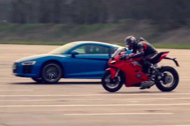 Audi R8 V10 премери сили с Ducati Panigale V4 (ВИДЕО)